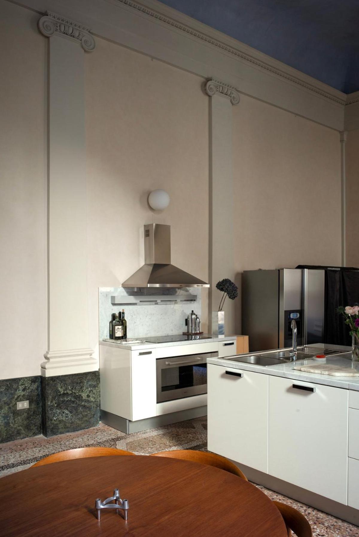 Impressive Renaissance With Elevator Apartment *